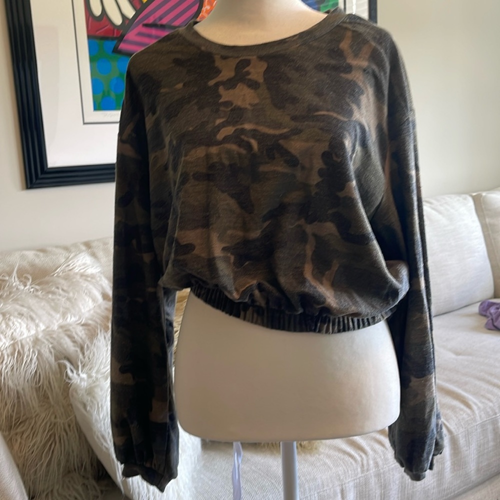Altered state, camo, thin, cropped sweatshirt, size medium, elastic at bottom